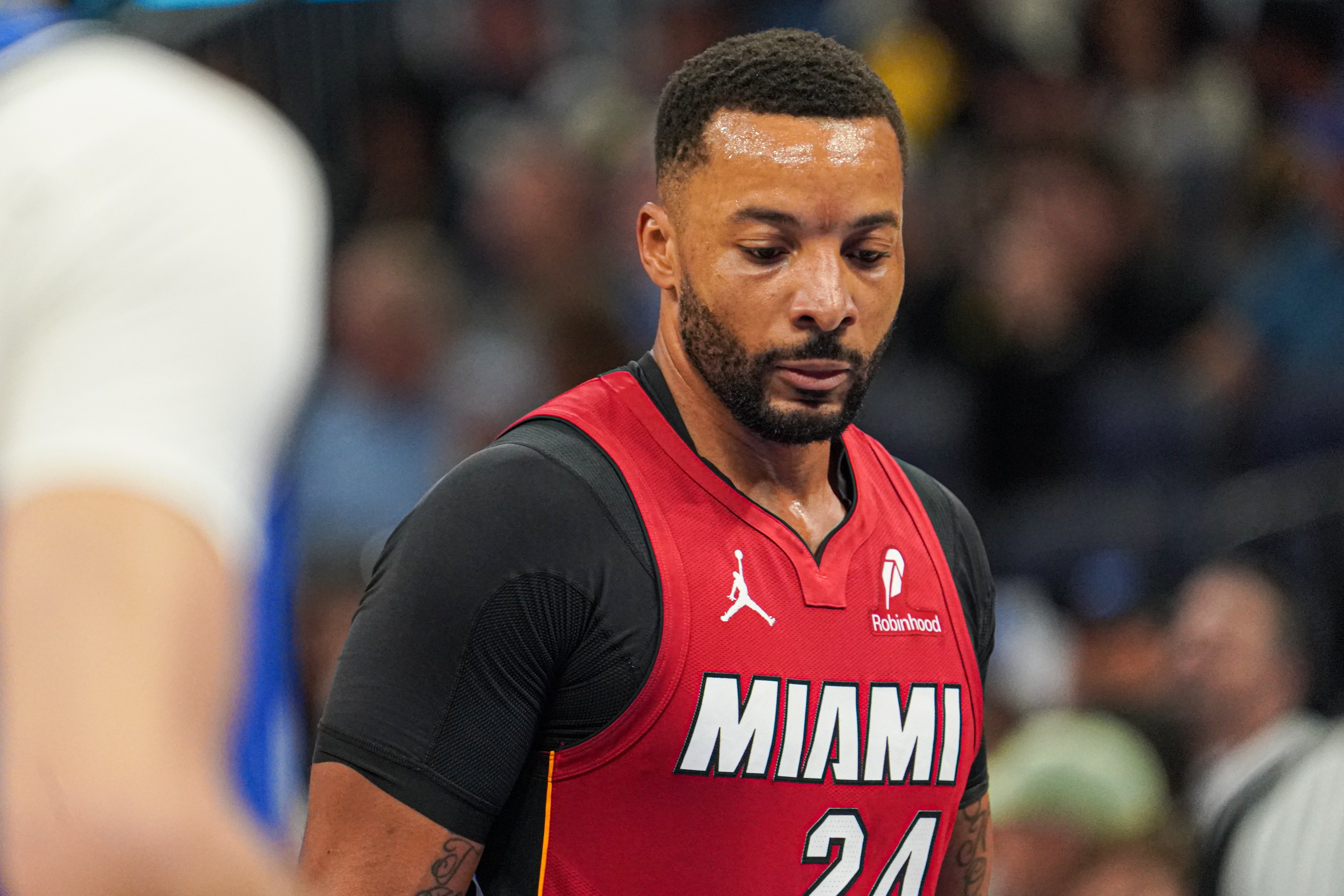 有冷凝水导致比赛延期！鲍威尔：活久见 等待重新上场时也很煎熬