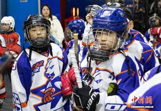 鲸鱼直播nba-第二届黄河流域九省（区）冰球邀请赛开赛|杨迪|中新社|宁夏|青海|山西_新浪体育_新浪新闻