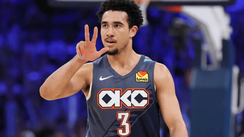 鲸鱼直播足球直播-麦凯恩VS公牛：持球+无球多样进攻发起，高效贡献20分