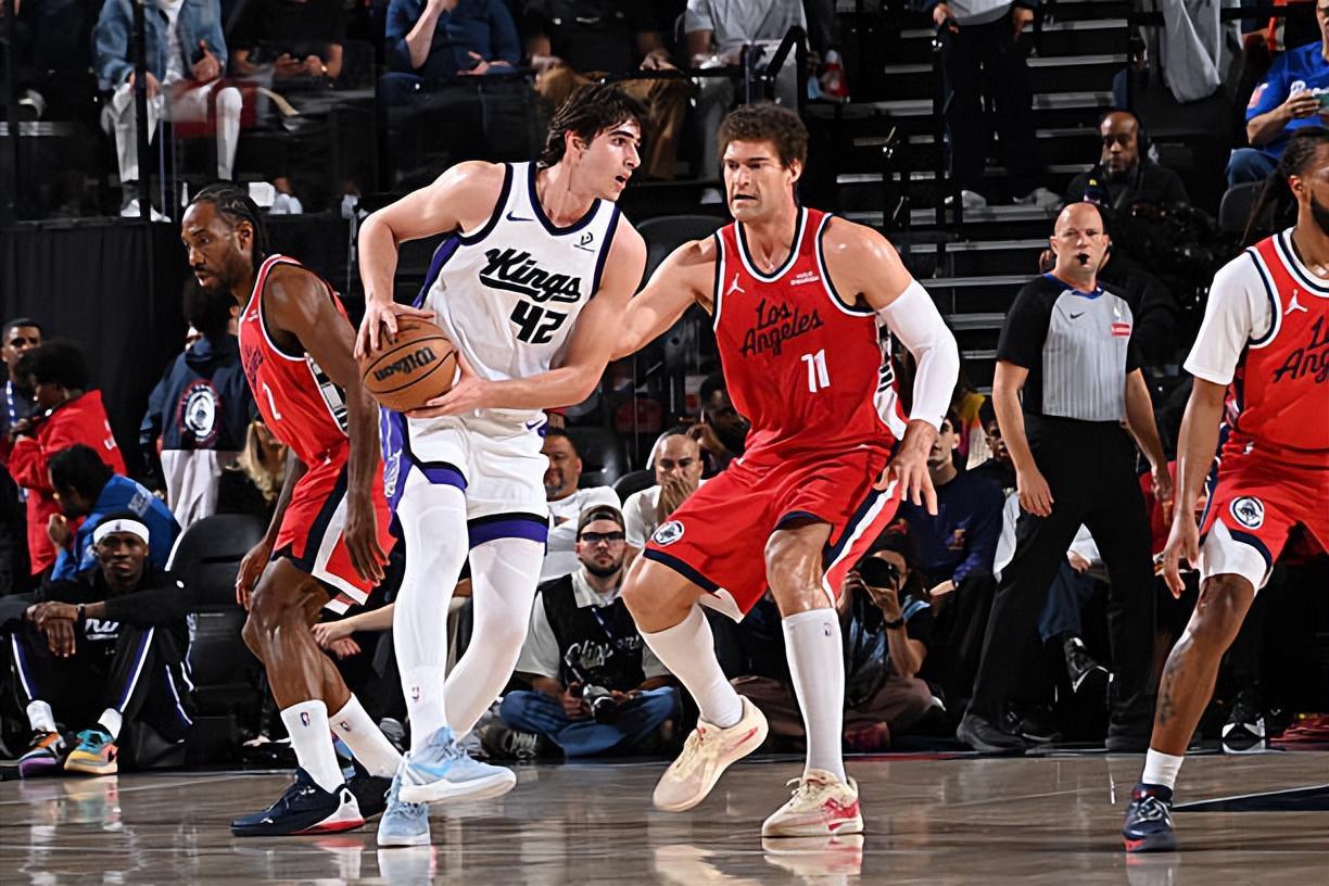 鲸鱼直播-直接打爆了快船内线！国王内线新秀又一次收获了大量的自信心？